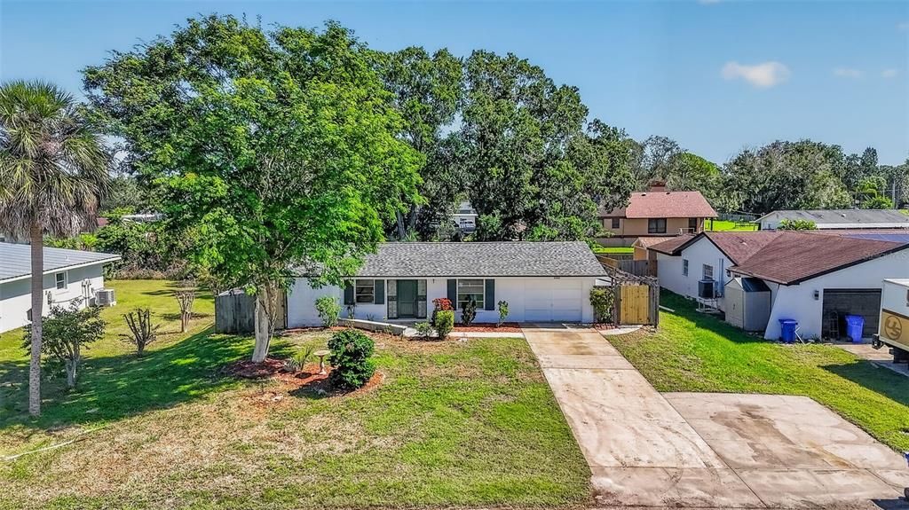 For Sale: $250,000 (2 beds, 2 baths, 1048 Square Feet)