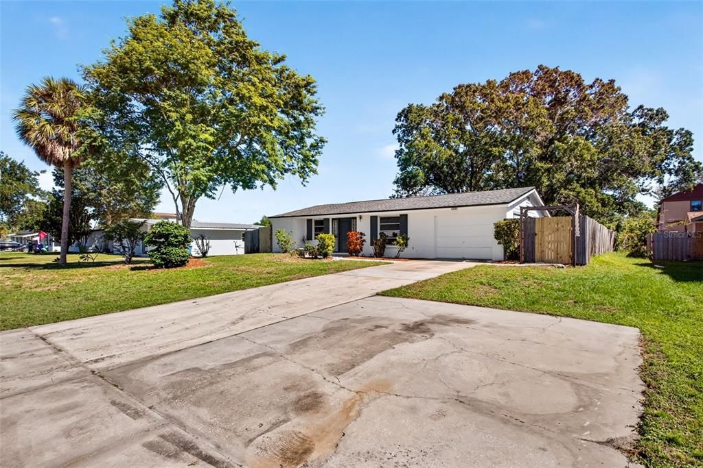 For Sale: $250,000 (2 beds, 2 baths, 1048 Square Feet)