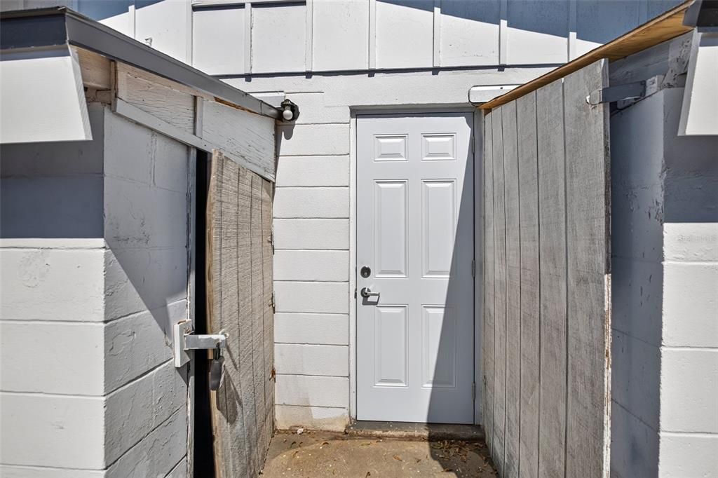 For Sale: $250,000 (2 beds, 2 baths, 1048 Square Feet)