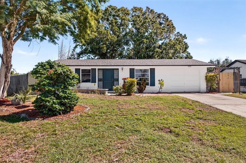 For Sale: $250,000 (2 beds, 2 baths, 1048 Square Feet)