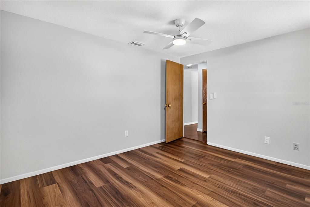 For Sale: $250,000 (2 beds, 2 baths, 1048 Square Feet)