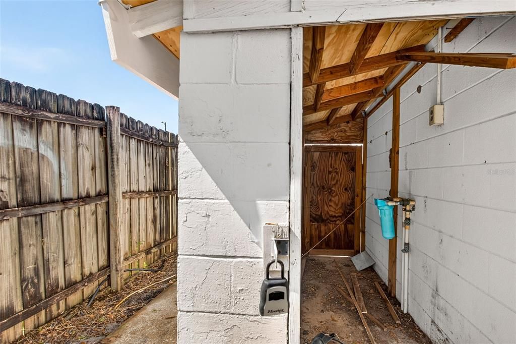 For Sale: $250,000 (2 beds, 2 baths, 1048 Square Feet)