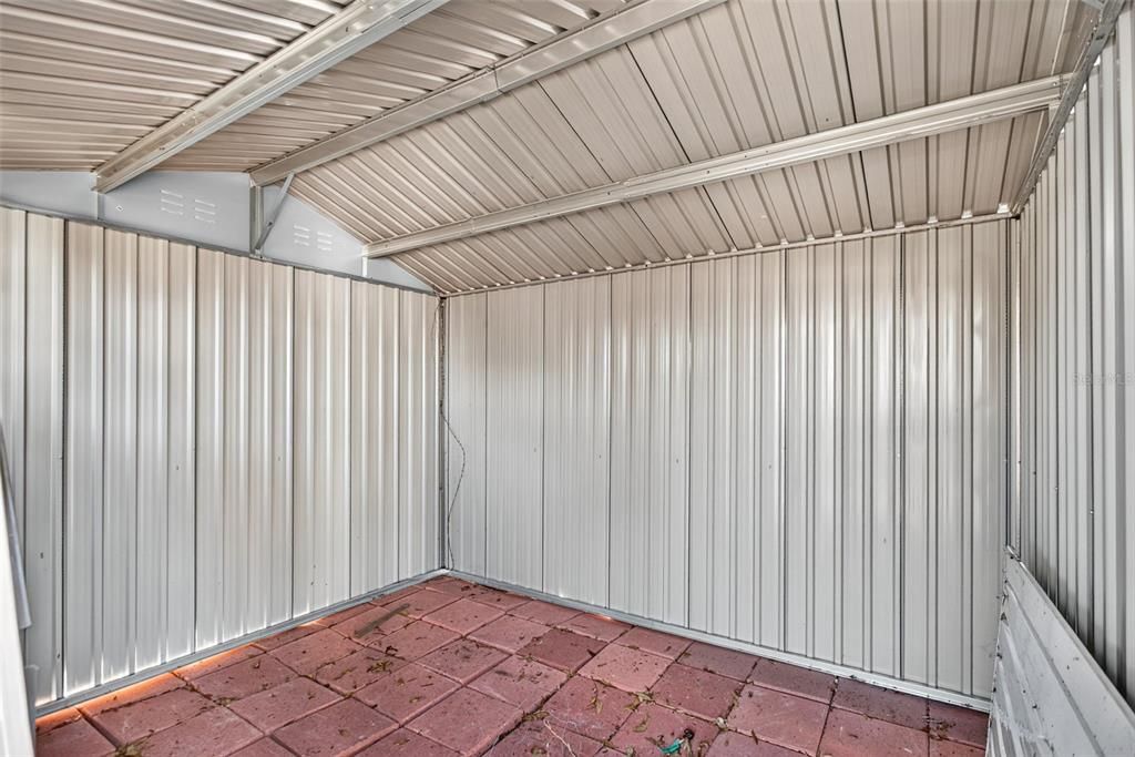 For Sale: $250,000 (2 beds, 2 baths, 1048 Square Feet)