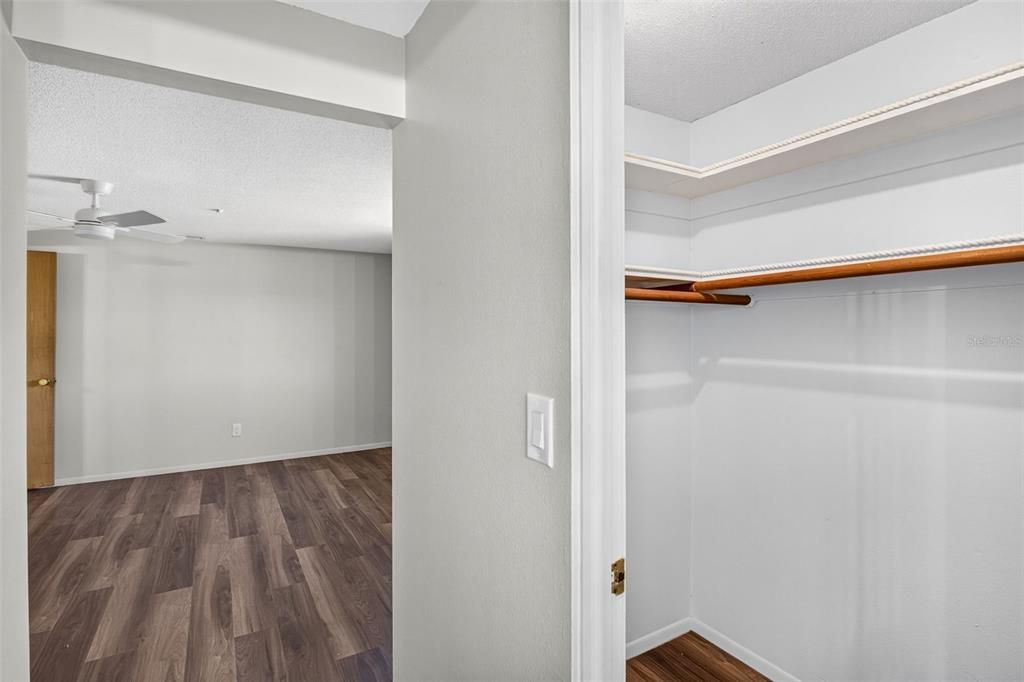 For Sale: $250,000 (2 beds, 2 baths, 1048 Square Feet)