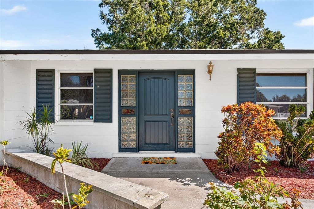 For Sale: $250,000 (2 beds, 2 baths, 1048 Square Feet)