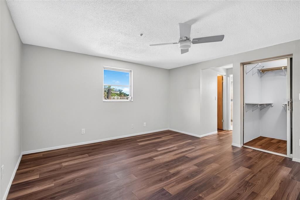 For Sale: $250,000 (2 beds, 2 baths, 1048 Square Feet)