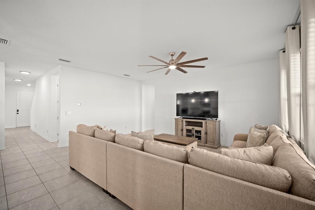 For Sale: $439,000 (4 beds, 3 baths, 2711 Square Feet)