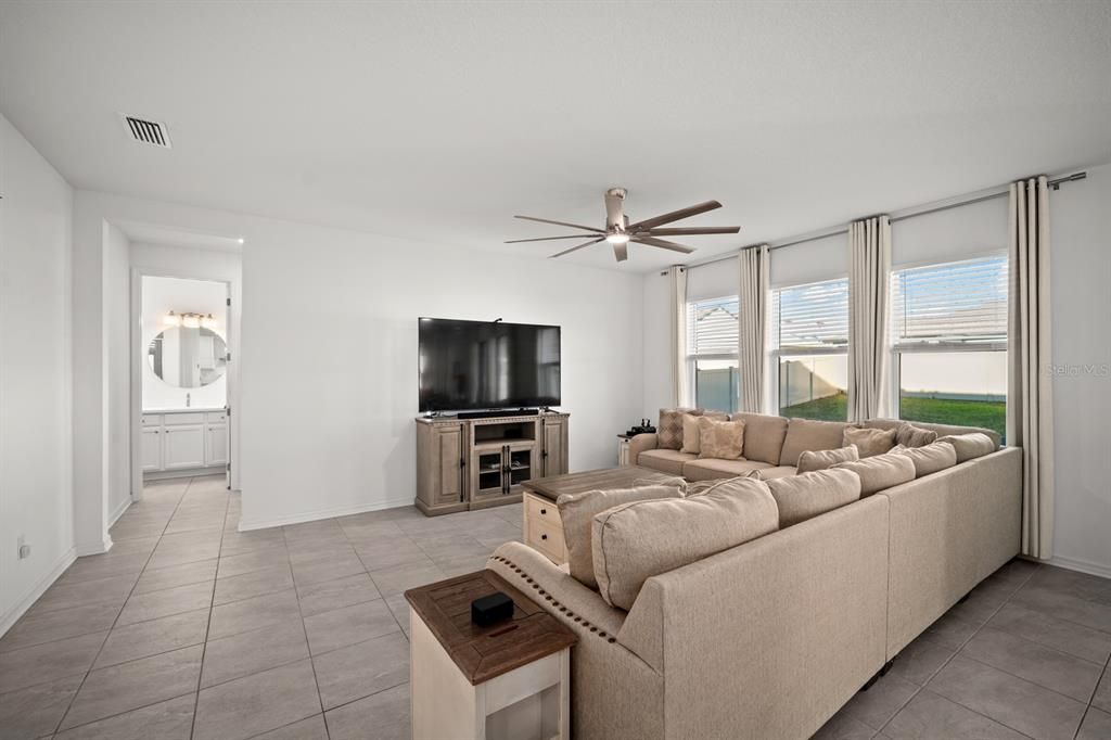For Sale: $439,000 (4 beds, 3 baths, 2711 Square Feet)