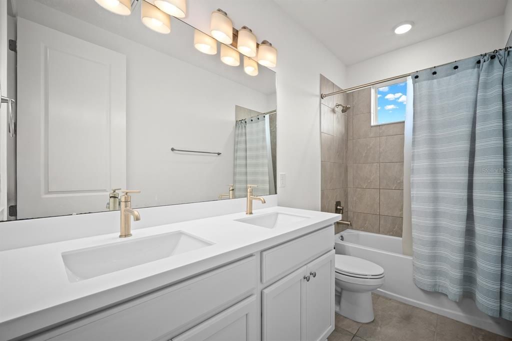 For Sale: $439,000 (4 beds, 3 baths, 2711 Square Feet)