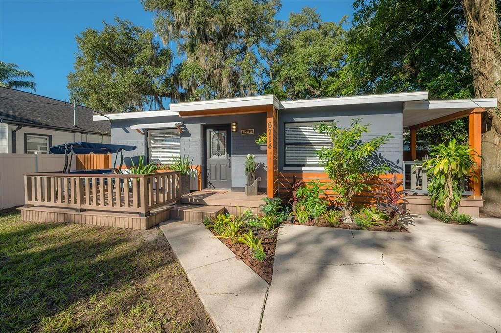 For Sale: $349,000 (2 beds, 2 baths, 1100 Square Feet)