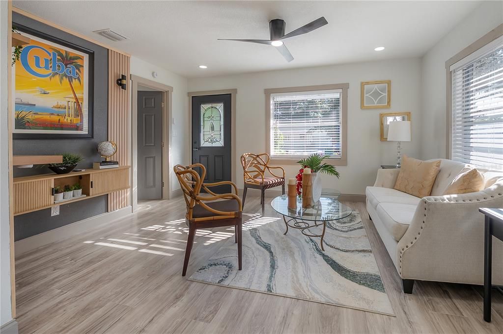 For Sale: $349,000 (2 beds, 2 baths, 1100 Square Feet)