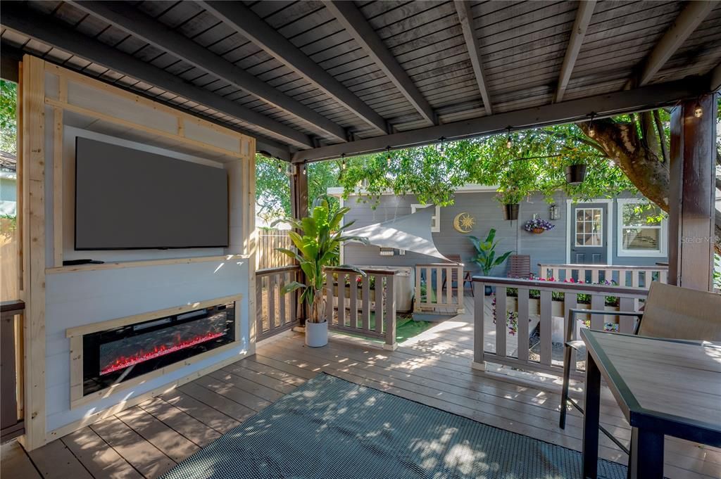 For Sale: $349,000 (2 beds, 2 baths, 1100 Square Feet)