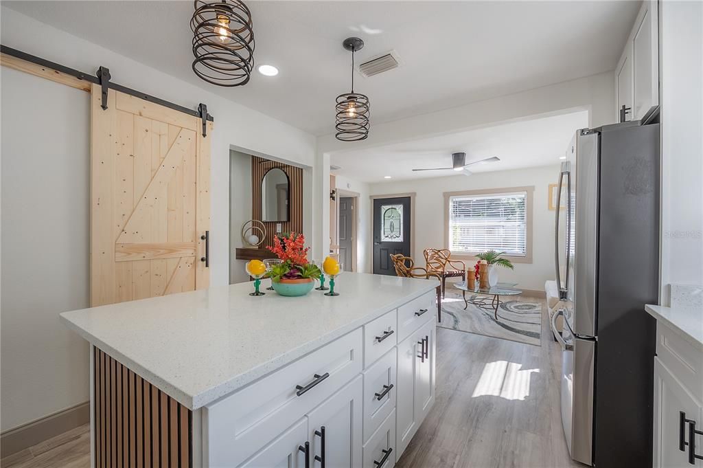For Sale: $349,000 (2 beds, 2 baths, 1100 Square Feet)