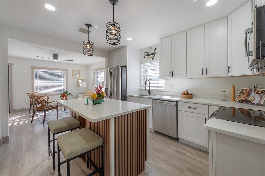 For Sale: $349,000 (2 beds, 2 baths, 1100 Square Feet)