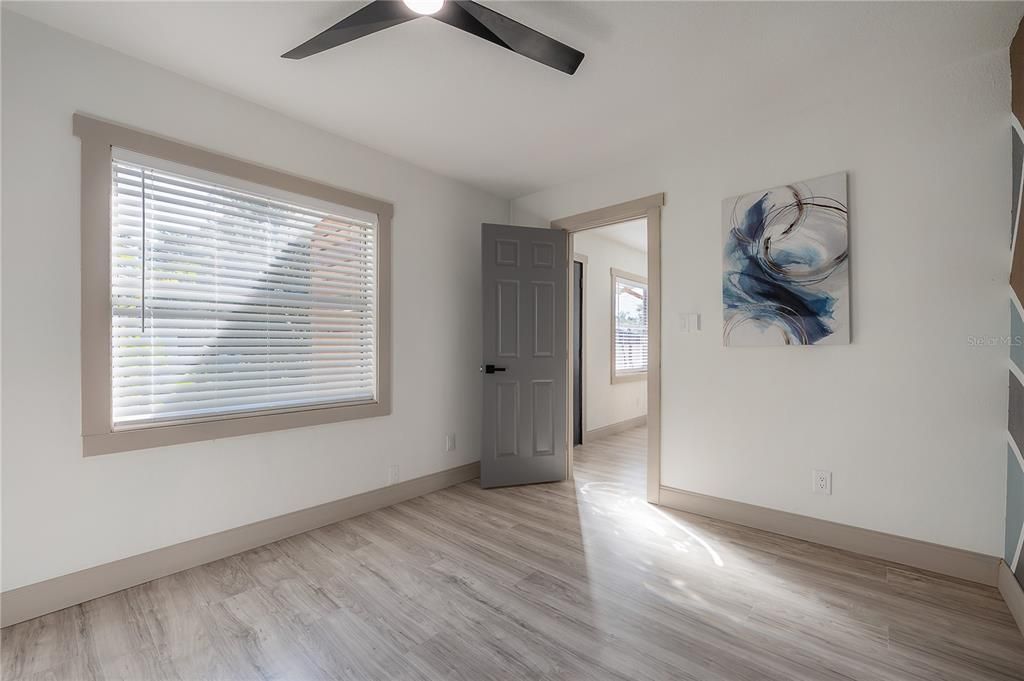 For Sale: $349,000 (2 beds, 2 baths, 1100 Square Feet)