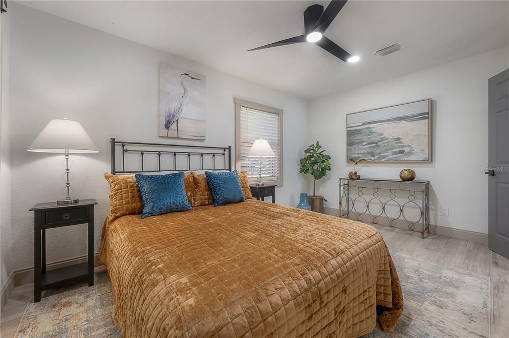For Sale: $349,000 (2 beds, 2 baths, 1100 Square Feet)