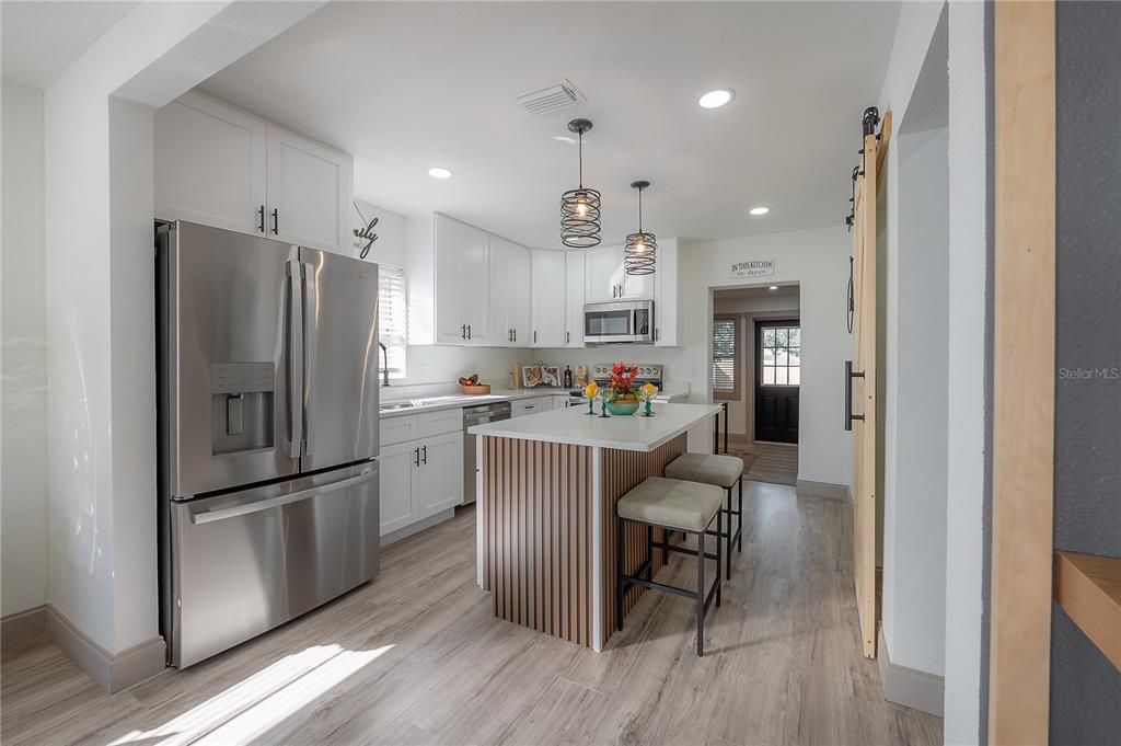 For Sale: $349,000 (2 beds, 2 baths, 1100 Square Feet)