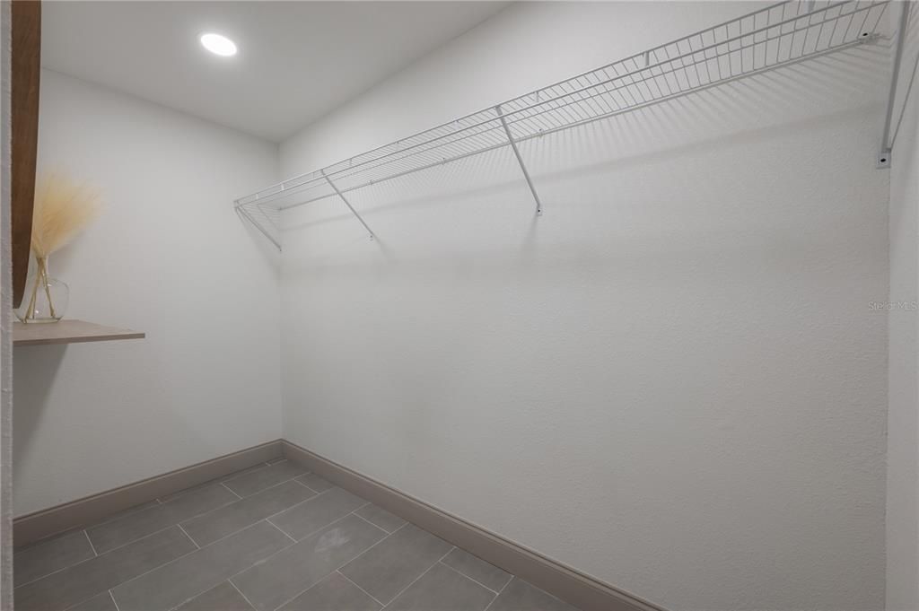 For Sale: $349,000 (2 beds, 2 baths, 1100 Square Feet)