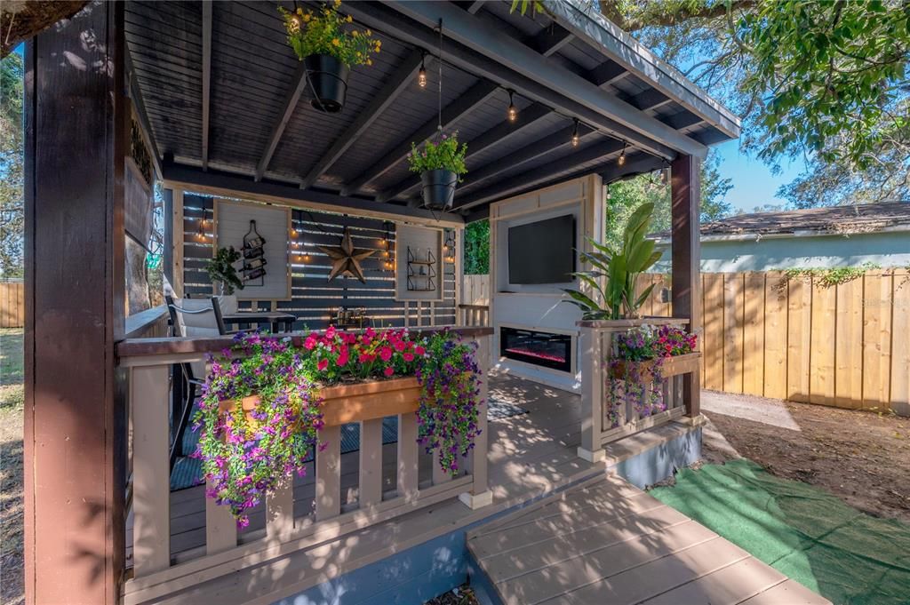 For Sale: $349,000 (2 beds, 2 baths, 1100 Square Feet)