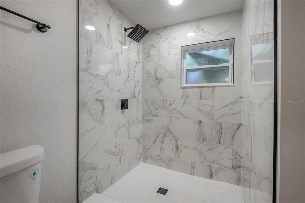 For Sale: $349,000 (2 beds, 2 baths, 1100 Square Feet)