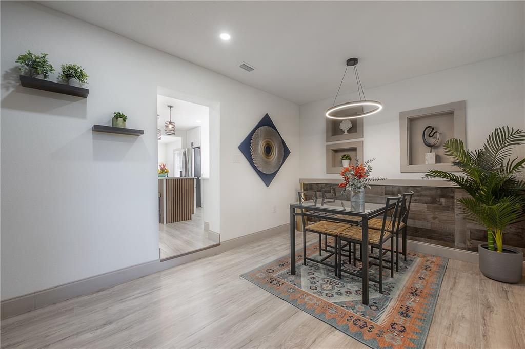 For Sale: $349,000 (2 beds, 2 baths, 1100 Square Feet)