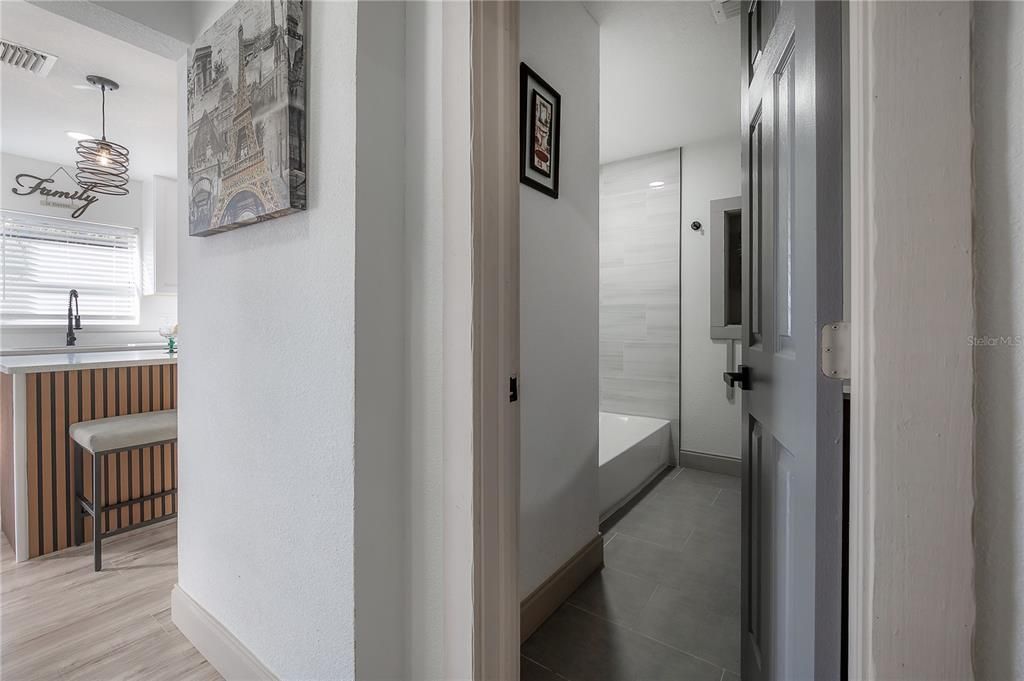For Sale: $349,000 (2 beds, 2 baths, 1100 Square Feet)