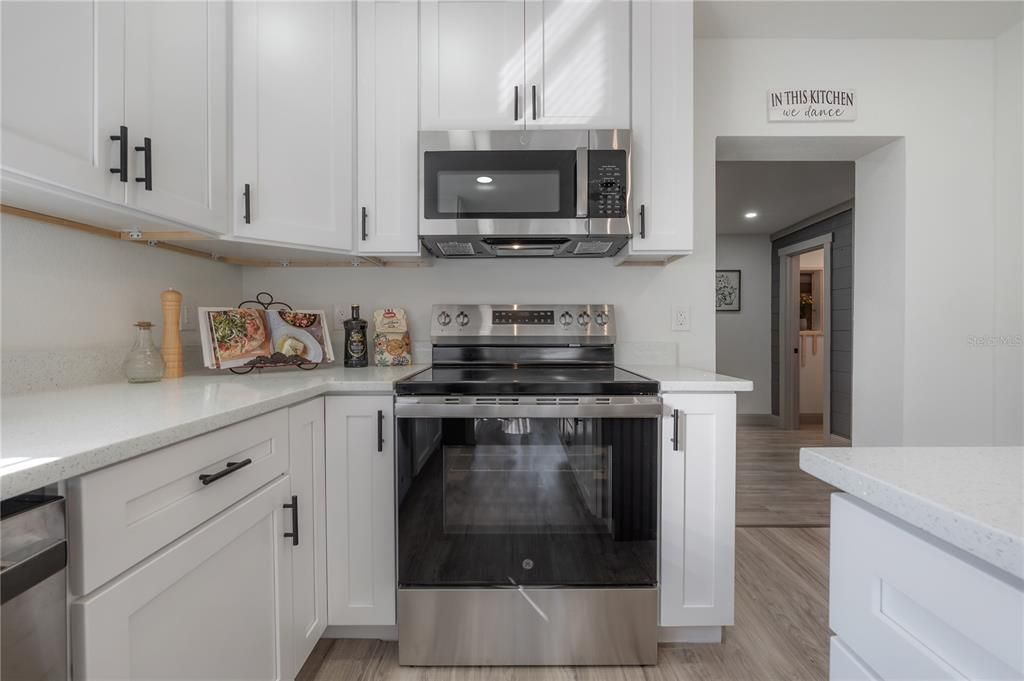 For Sale: $349,000 (2 beds, 2 baths, 1100 Square Feet)