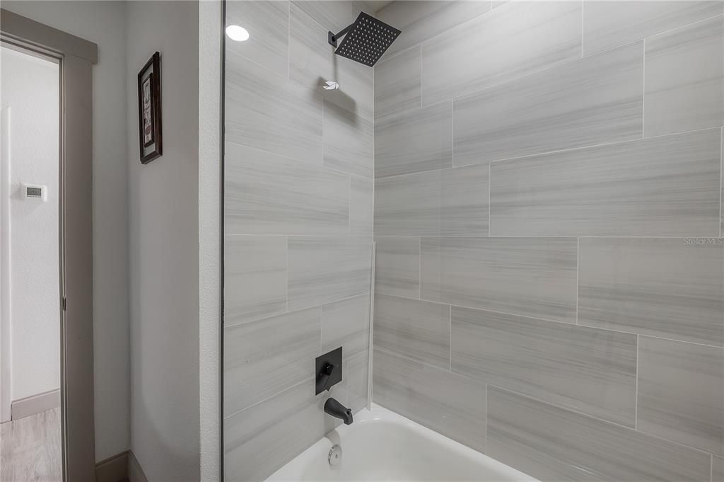 For Sale: $349,000 (2 beds, 2 baths, 1100 Square Feet)