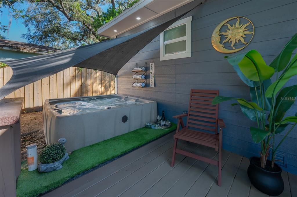 For Sale: $349,000 (2 beds, 2 baths, 1100 Square Feet)