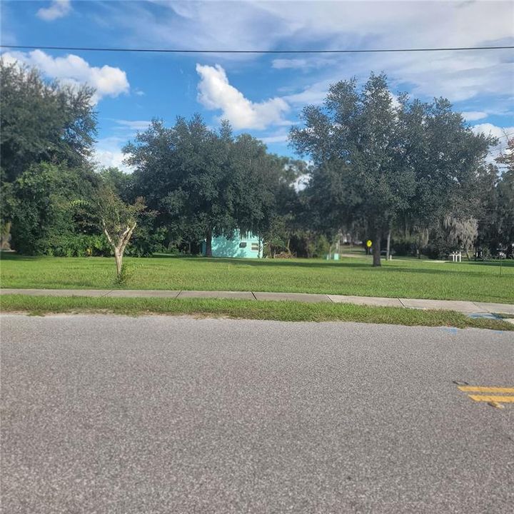 На продажу: $65,000 (0.44 acres)