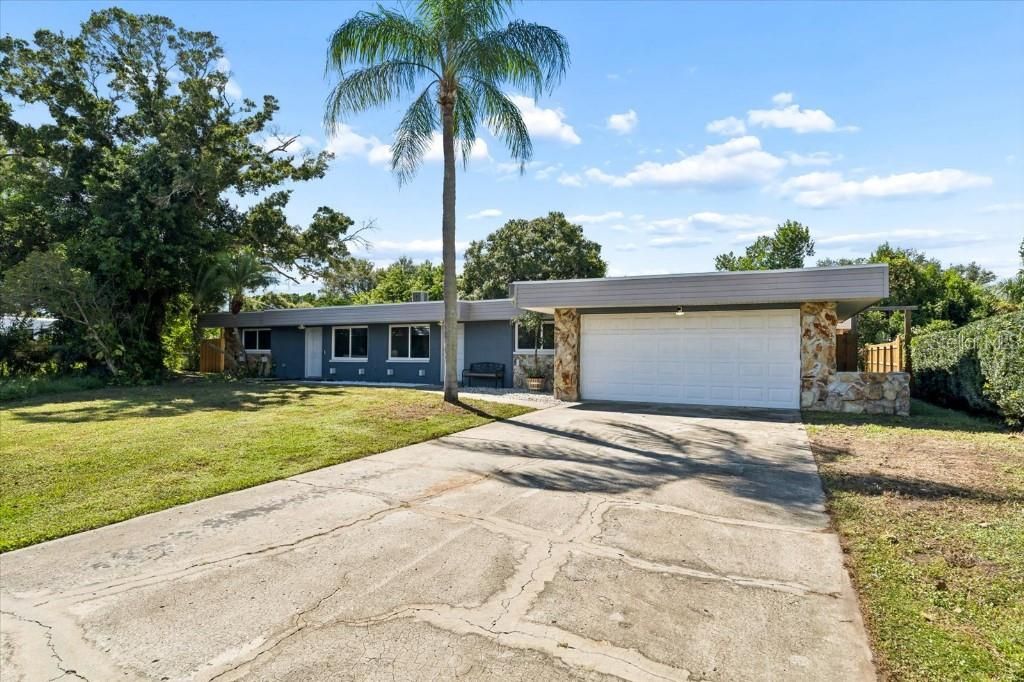 For Sale: $565,000 (4 beds, 2 baths, 2223 Square Feet)