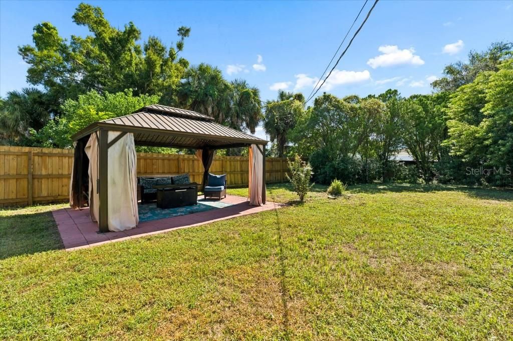 For Sale: $565,000 (4 beds, 2 baths, 2223 Square Feet)