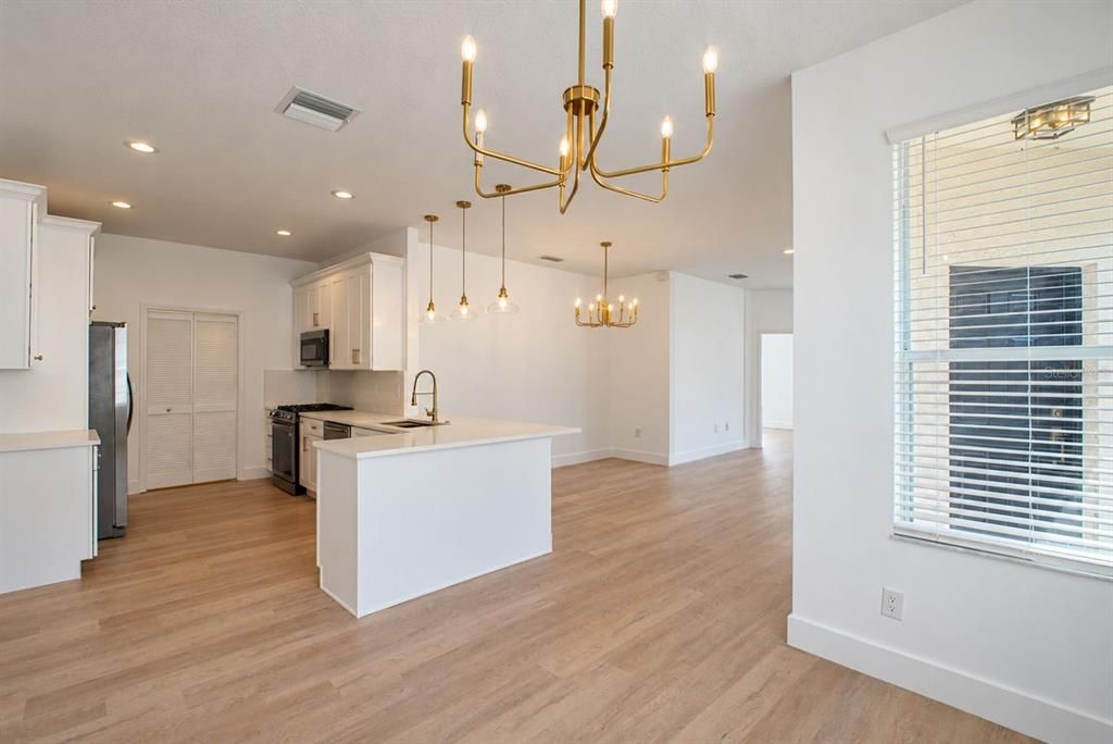 For Sale: $335,000 (3 beds, 2 baths, 1546 Square Feet)