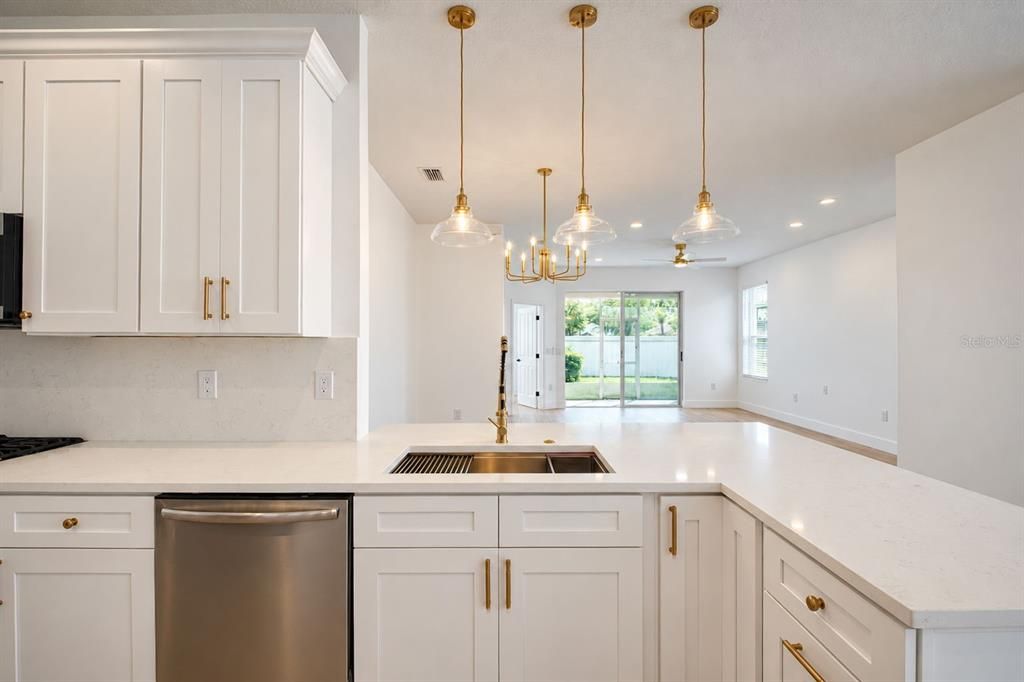 For Sale: $335,000 (3 beds, 2 baths, 1546 Square Feet)