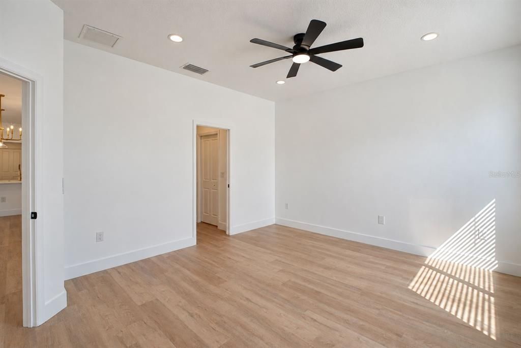 For Sale: $335,000 (3 beds, 2 baths, 1546 Square Feet)