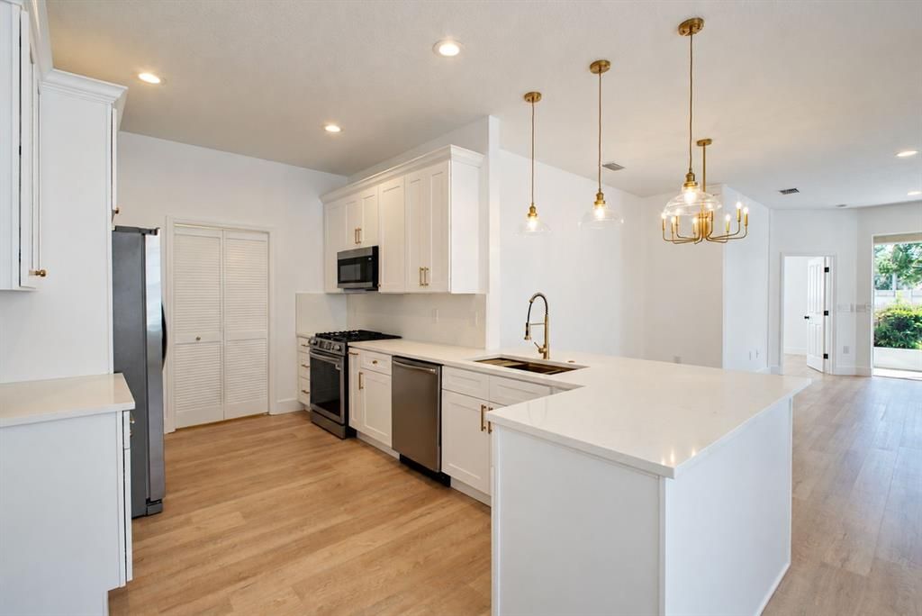 For Sale: $335,000 (3 beds, 2 baths, 1546 Square Feet)