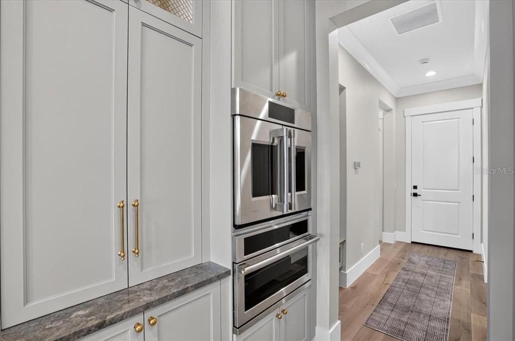 For Sale: $3,395,000 (3 beds, 3 baths, 3324 Square Feet)