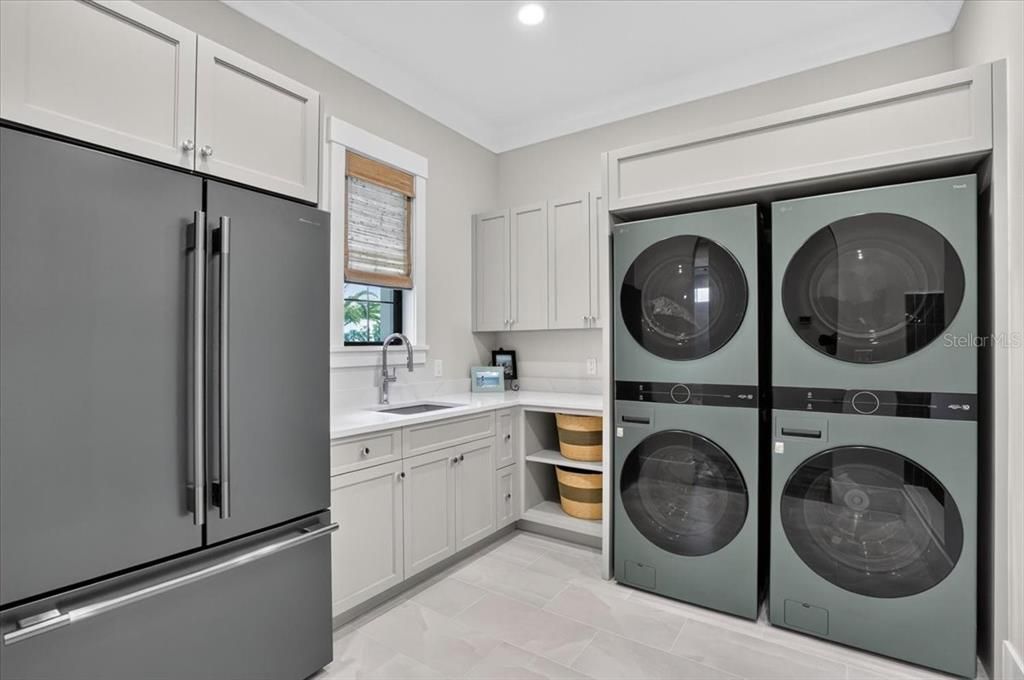 For Sale: $3,395,000 (3 beds, 3 baths, 3324 Square Feet)