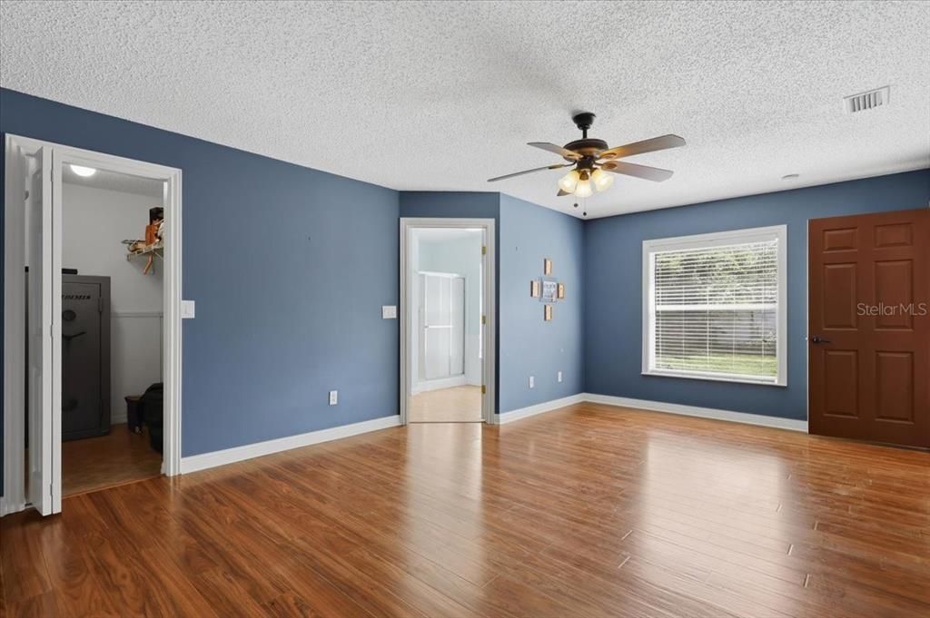 En Venta: $284,900 (3 camas, 2 baños, 2020 Pies cuadrados)