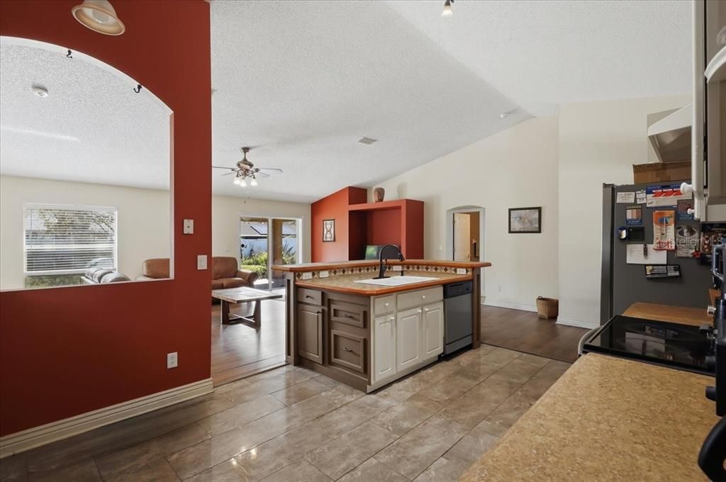 En Venta: $284,900 (3 camas, 2 baños, 2020 Pies cuadrados)