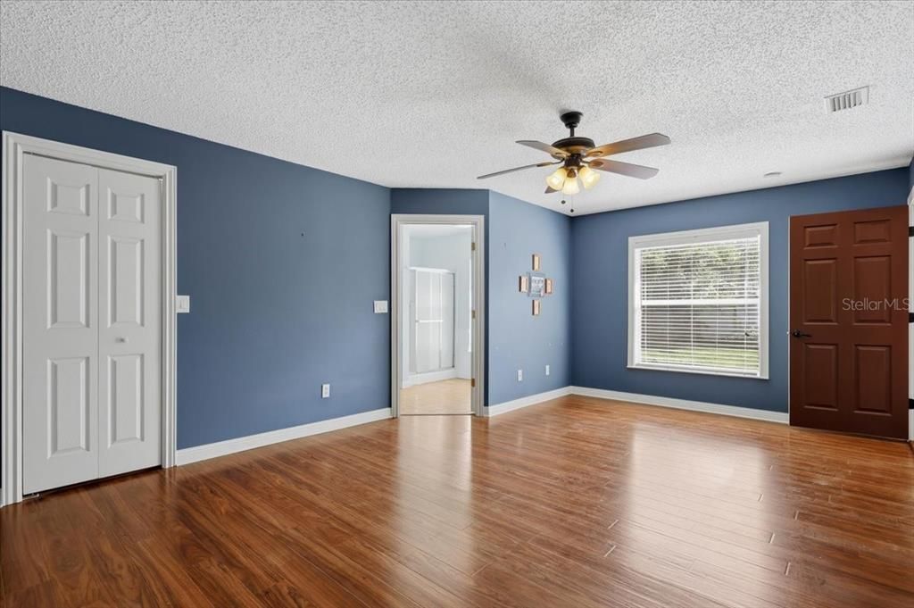 En Venta: $284,900 (3 camas, 2 baños, 2020 Pies cuadrados)