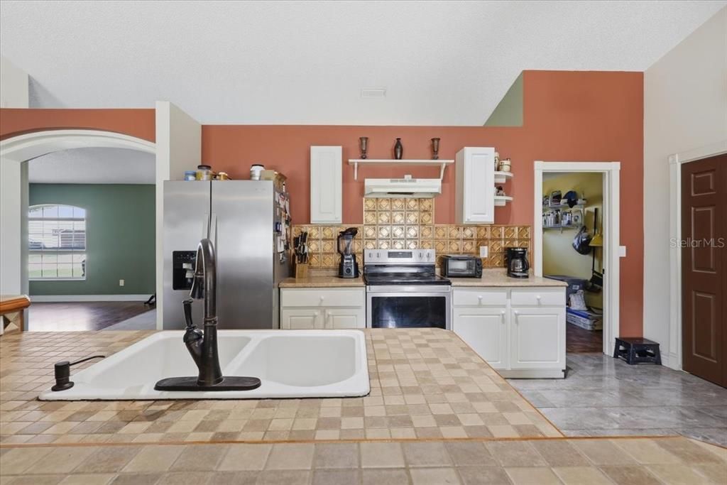 En Venta: $284,900 (3 camas, 2 baños, 2020 Pies cuadrados)