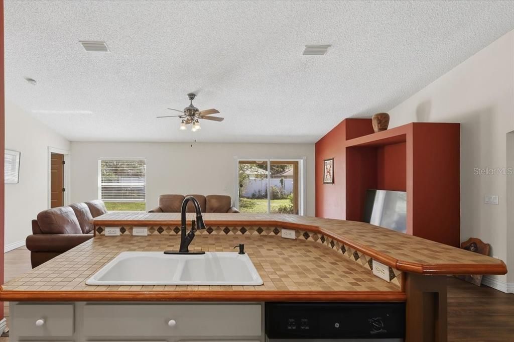 En Venta: $284,900 (3 camas, 2 baños, 2020 Pies cuadrados)