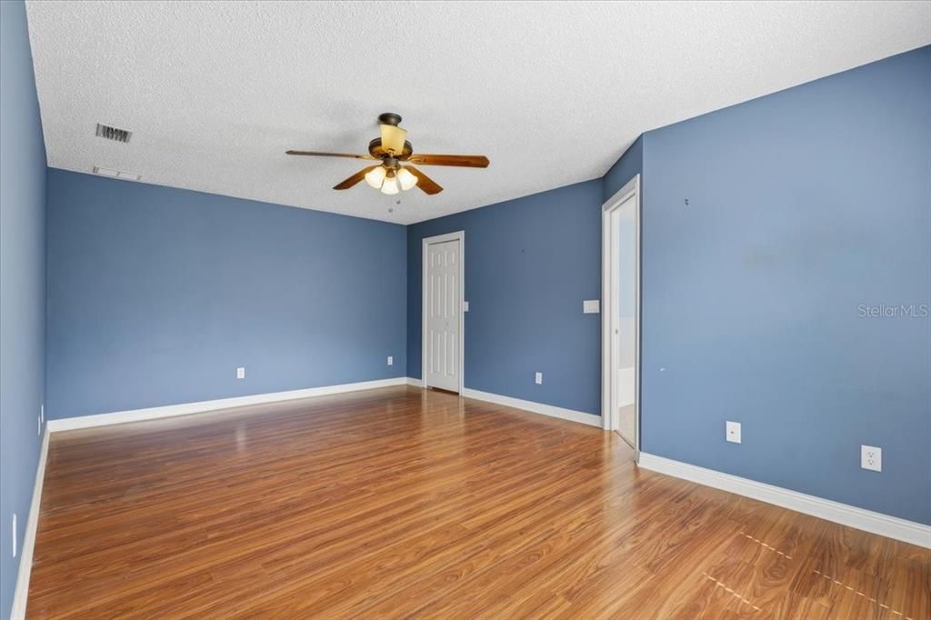 En Venta: $284,900 (3 camas, 2 baños, 2020 Pies cuadrados)