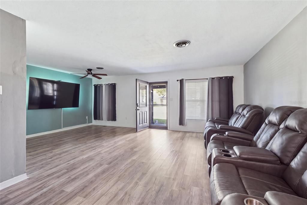 En Venta: $329,000 (3 camas, 2 baños, 1229 Pies cuadrados)
