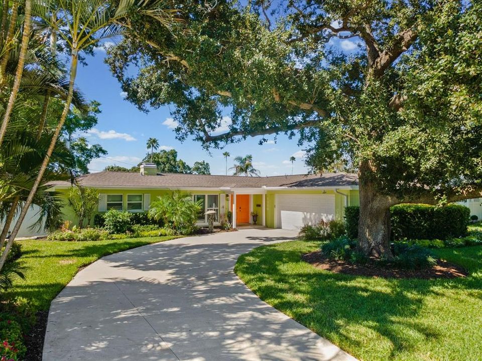 For Sale: $1,499,000 (3 beds, 2 baths, 2487 Square Feet)