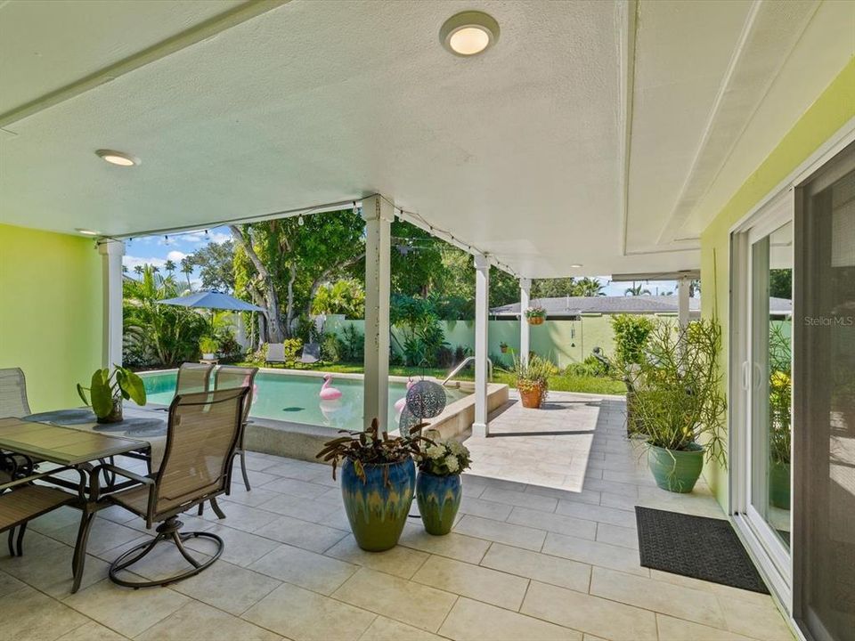 For Sale: $1,499,000 (3 beds, 2 baths, 2487 Square Feet)
