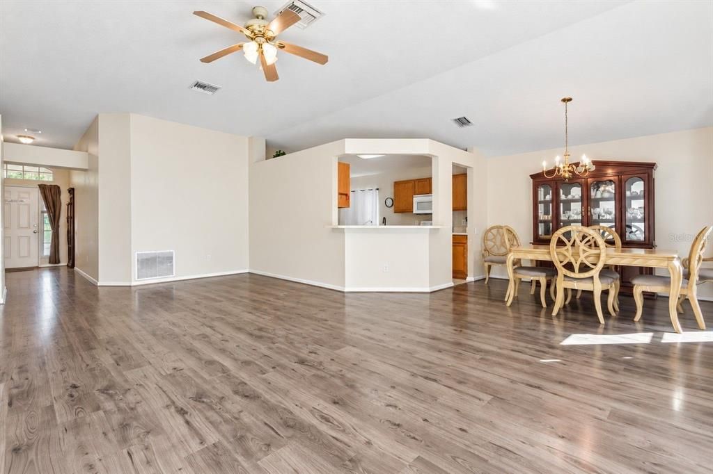 For Sale: $299,900 (3 beds, 2 baths, 1507 Square Feet)