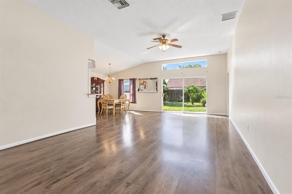 For Sale: $299,900 (3 beds, 2 baths, 1507 Square Feet)