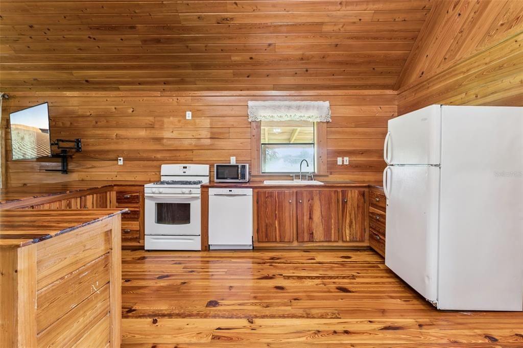 На продажу: $450,000 (2 спален, 1 ванн, 1440 Квадратных фут)